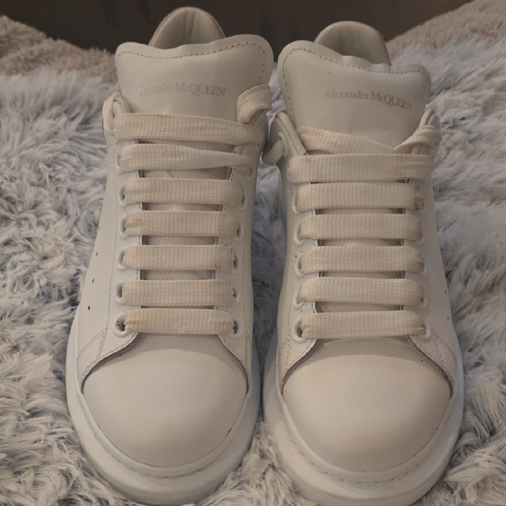 Alexander McQueen Cream Lace-Up Sneakers